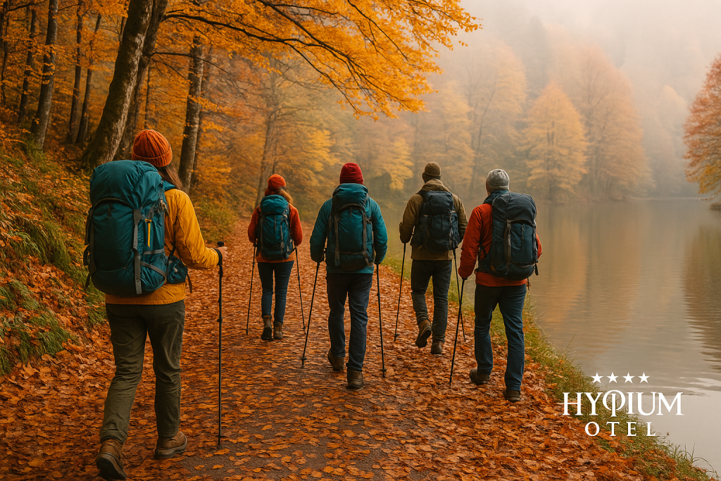 Yedigöller’de göl kenarında trekking yapan doğaseverler