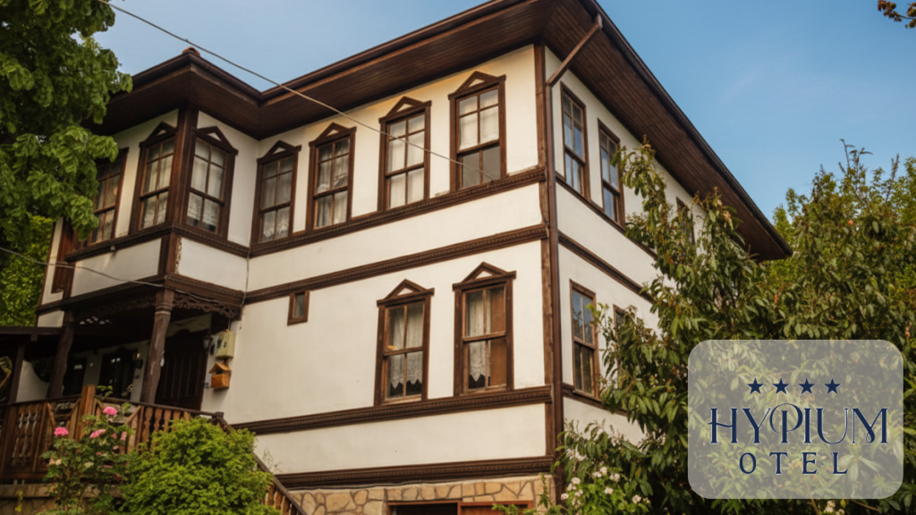 Düzce’de Osmanlı döneminden kalma ahşap cumbalı köy evi